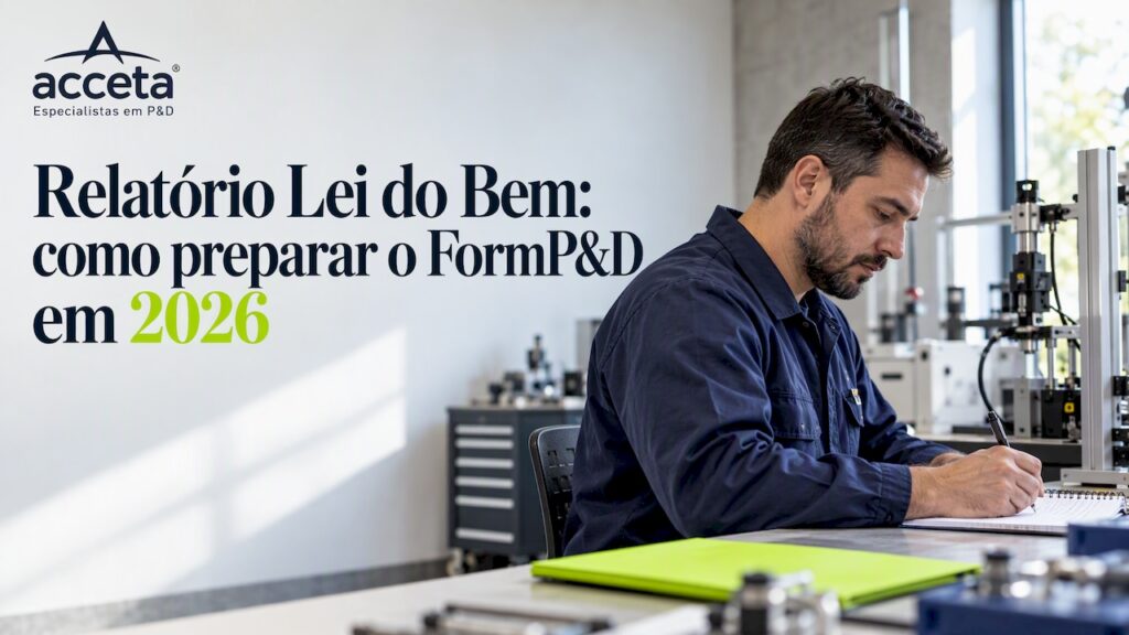 Especialista faz anotações técnicas sobre o projeto